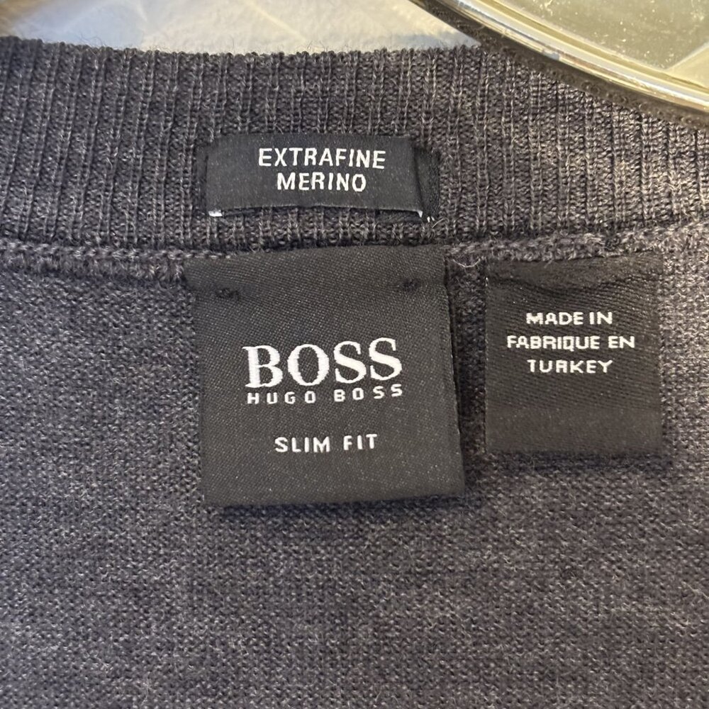 Hugo Boss Slim Fit Charcoal Gray Extrafine Merino Wool Cardigan Sweater Size Med - Picture 2 of 11